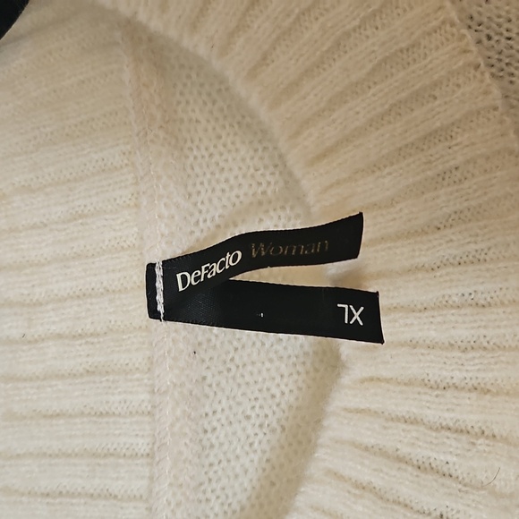 Cream White Warm Sweater Womens XL De Facio Sequin Detail NWT - Picture 3 of 5